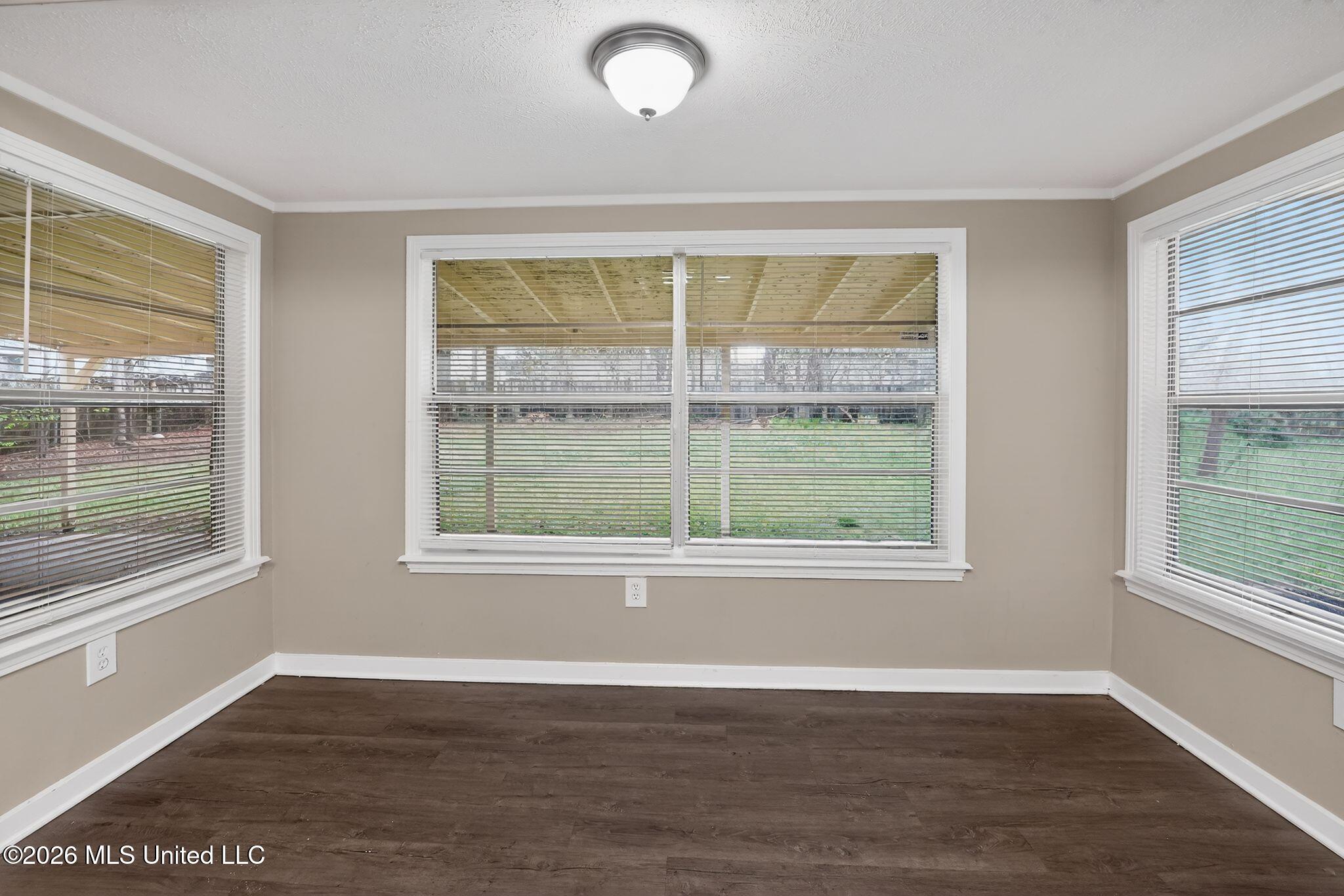 1062 Autumn Street Jackson, MS 39212 - Photo 21 of 41 21_1062_Autumn_St_Jackson_MS_39212-Livin