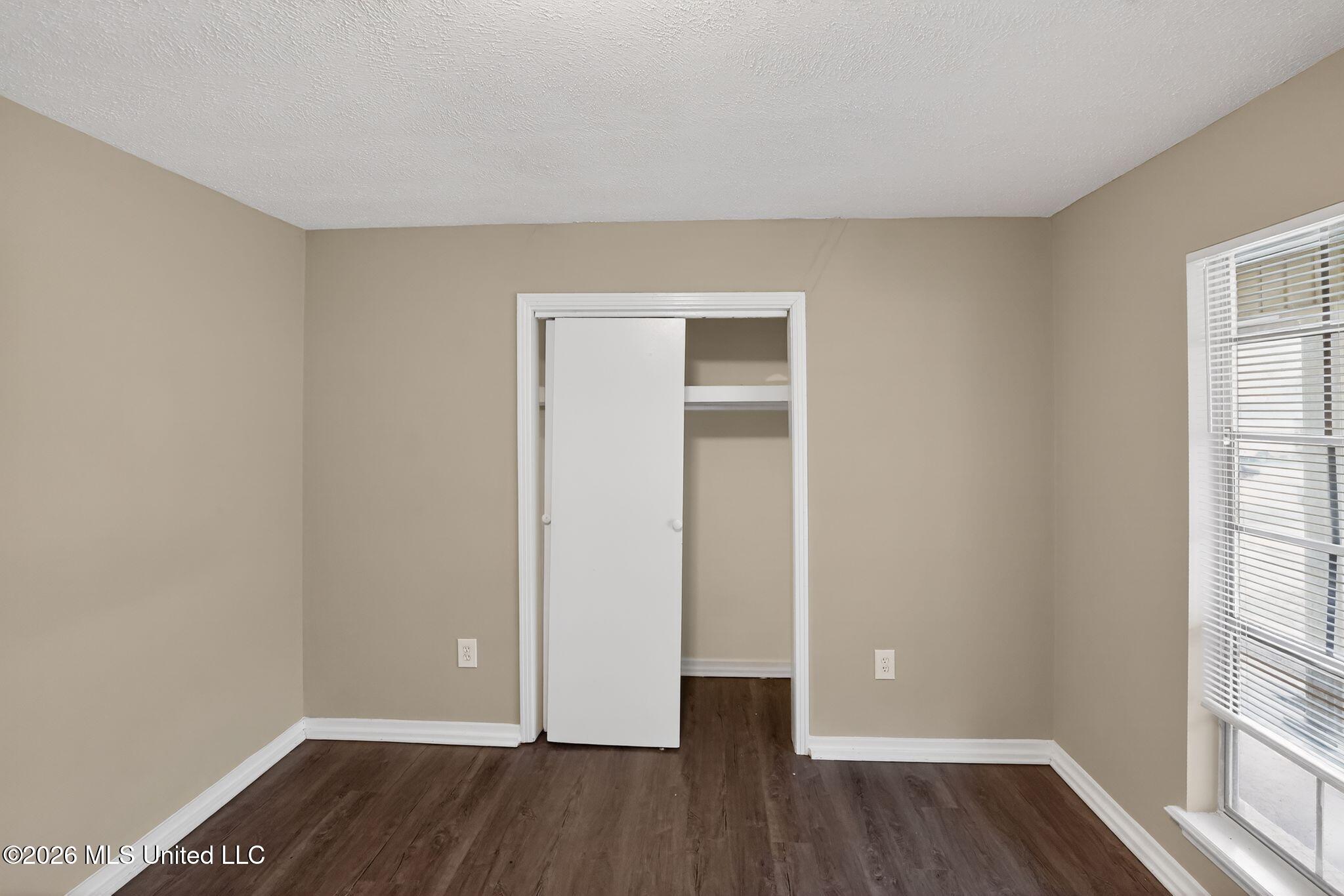 1062 Autumn Street Jackson, MS 39212 - Photo 32 of 41 32_1062_Autumn_St_Jackson_MS_39212-Bedro