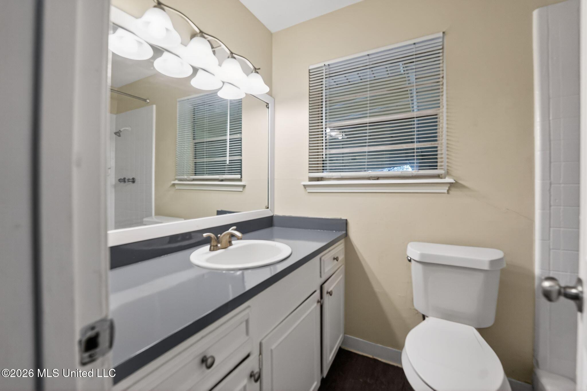 1062 Autumn Street Jackson, MS 39212 - Photo 40 of 41 40_1062_Autumn_St_Jackson_MS_39212-Bathr