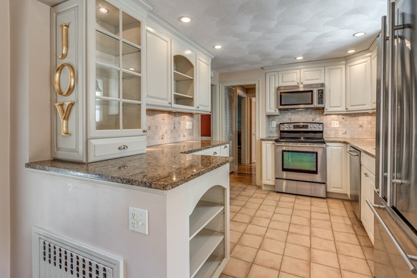 2 Avalon Road Stoneham, MA 02180 - Photo 12 of 30 Gallery Image 12
