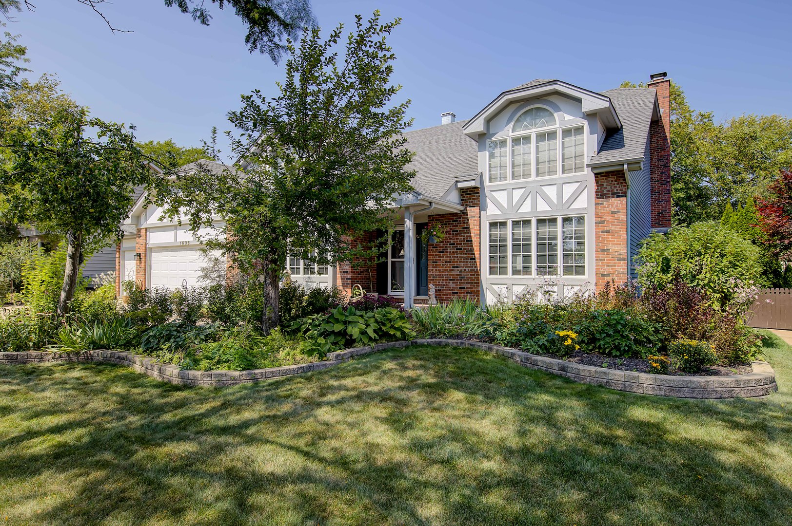 1636 Brentwood Drive Mundelein, IL 60060 - Photo 1 of 35
