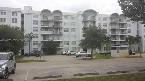 $1,950 | 492 Northwest 165th Street, Unit C509, Miami, FL 33169