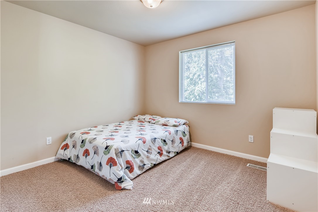 261 Graham Avenue Northeast Renton, WA 98059 - Photo 22 of 40 a bedroom with a bed and a window