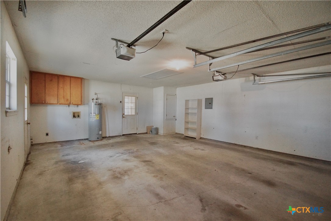 102 Owl Road Victoria, TX 77905 - Photo 17 of 19 a view of a garage