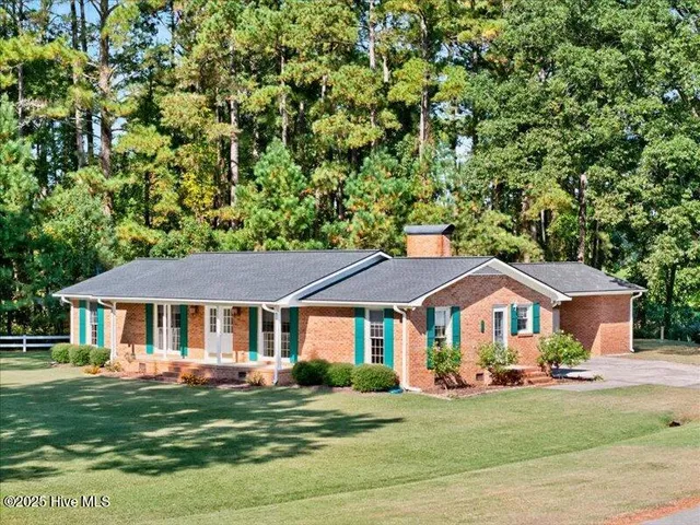 $339,900 | 293 White Pine Road, Lake Waccamaw, NC 28450