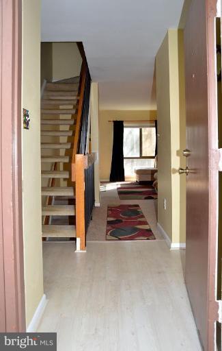 2279 Chestnut Burr Court Reston, VA 20191 - Photo 8 of 21 Entrance / Foyer