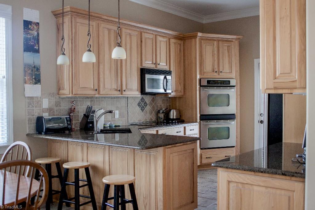4801 Fox Chase Road Greensboro, NC 27410 - Photo 11 of 30 Double ovens!