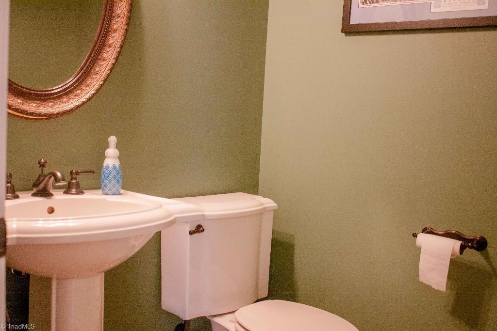 4801 Fox Chase Road Greensboro, NC 27410 - Photo 13 of 30 Powder room.