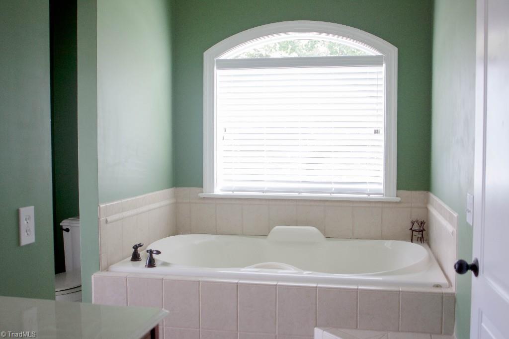 4801 Fox Chase Road Greensboro, NC 27410 - Photo 17 of 30 Garden soaking tub for relaxation!
