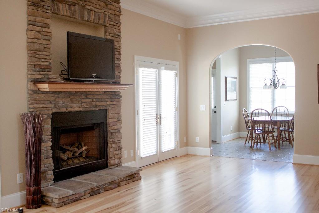 4801 Fox Chase Road Greensboro, NC 27410 - Photo 7 of 30 View of breakfast area from family room.