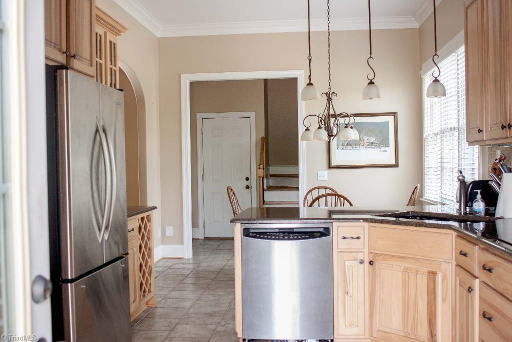 4801 Fox Chase Road Greensboro, NC 27410 - Photo 10 of 30 Stainless appliances with updated lighting.