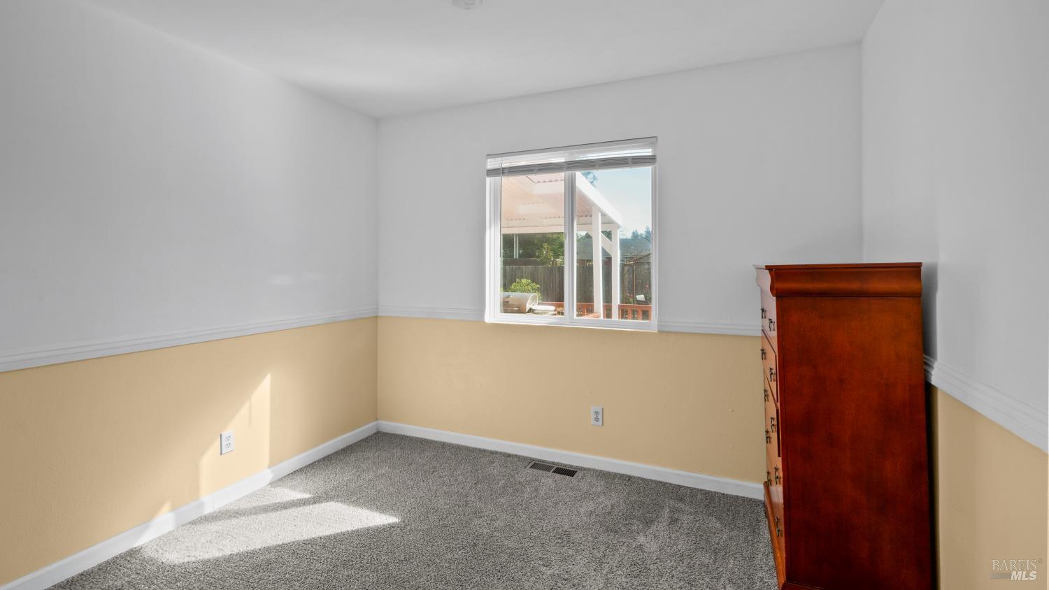 5036 Algiers Avenue Santa Rosa, CA 95409 - Photo 23 of 34 an empty room with a window