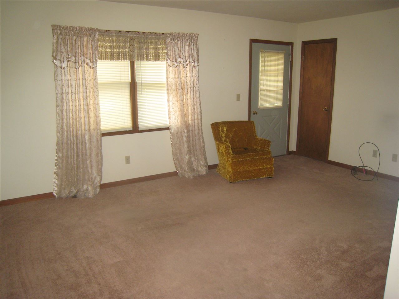 823 West 18th Street Rochester, IN 46975 - Photo 4 of 9