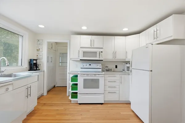 $655,000 | 9 Pinewood Avenue, Beverly, MA 01915