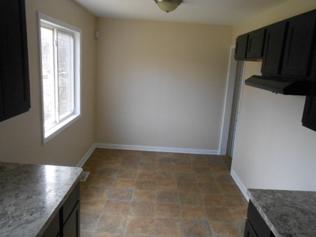 5422 Stiffler Road Flint, MI 48505 - Photo 6 of 10 50037981-5.JPG