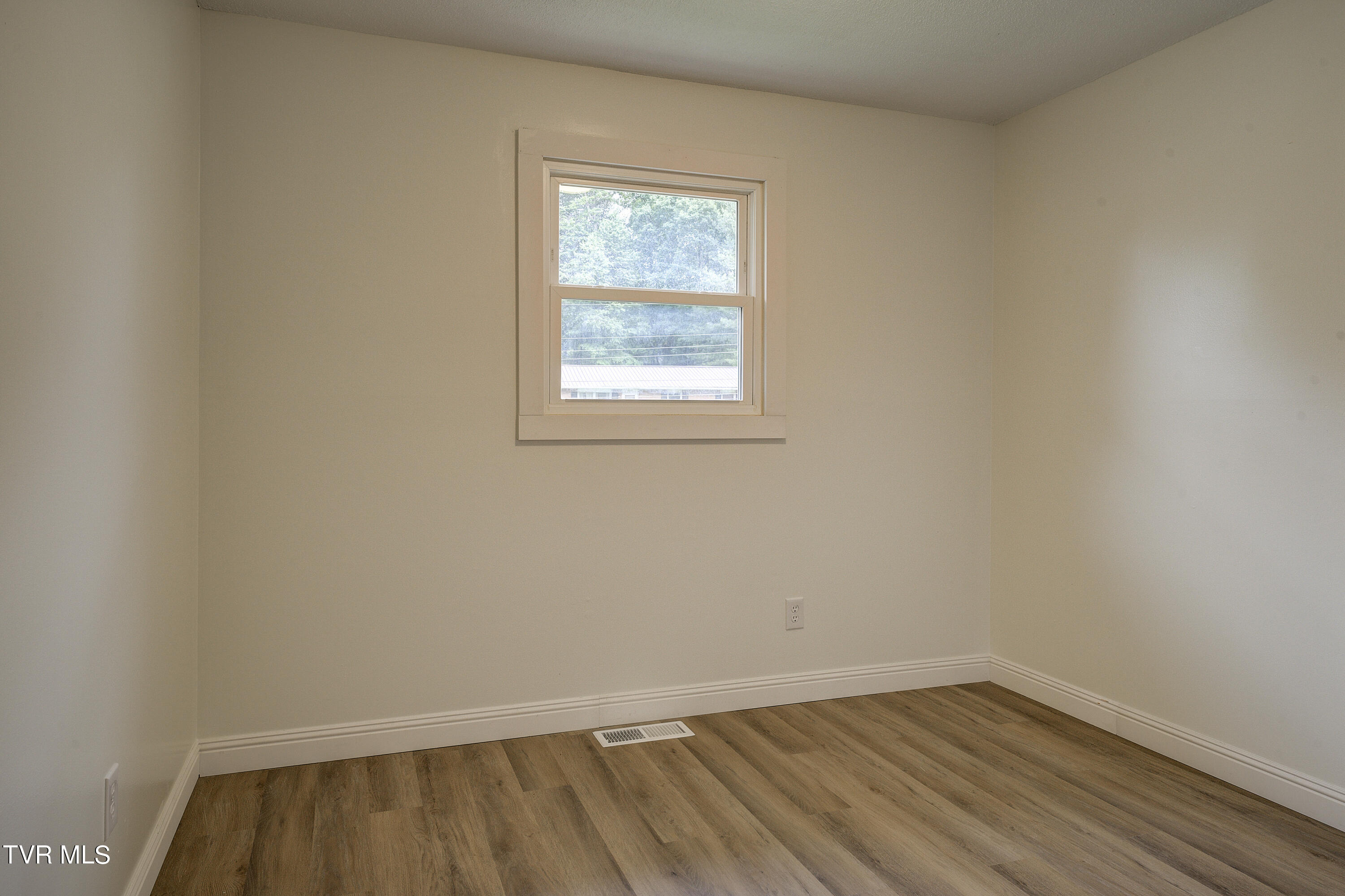 333 Kings Road Piney Flats, TN 37686 - Photo 13 of 40 Bedroom 1