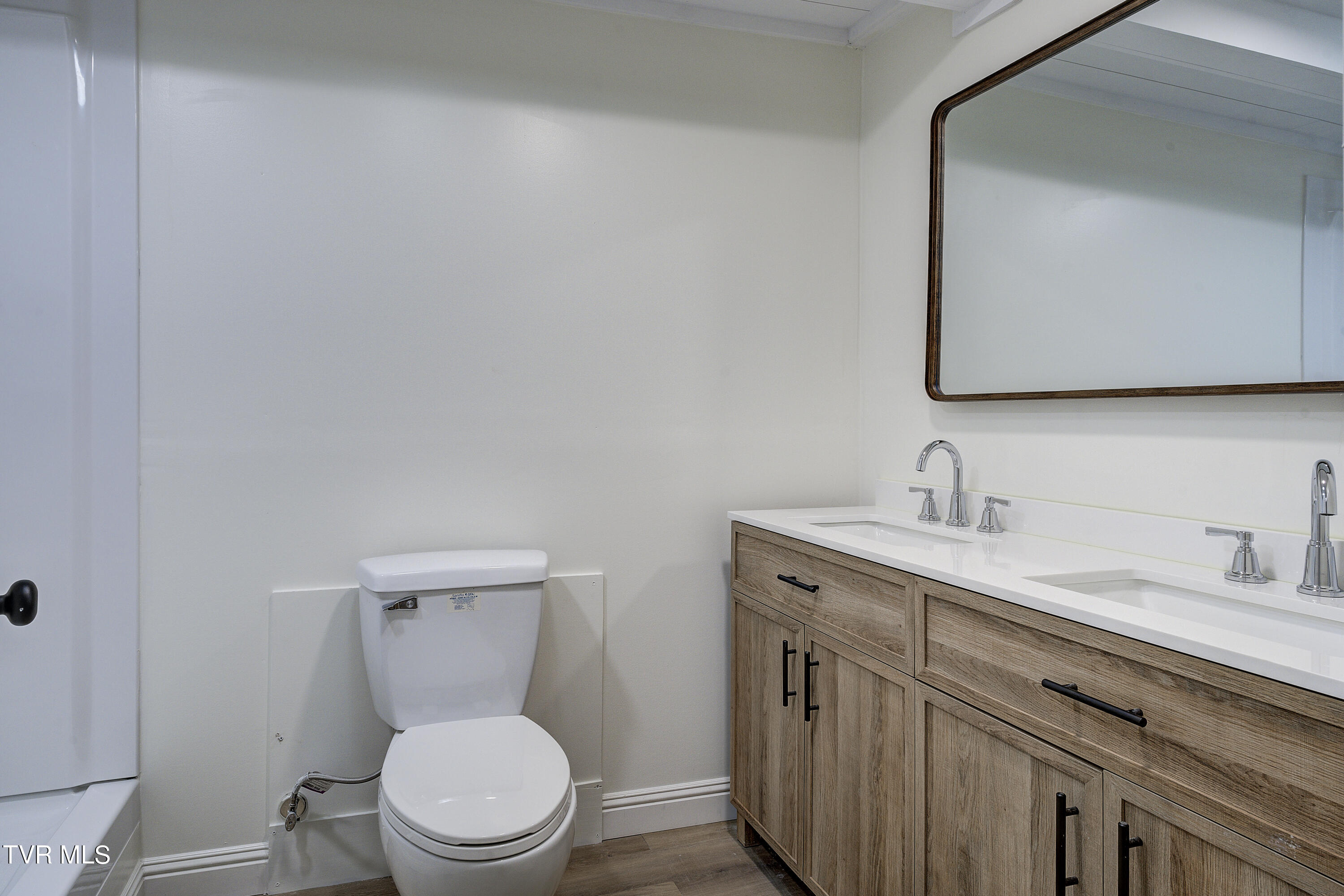333 Kings Road Piney Flats, TN 37686 - Photo 28 of 40 Bath 2 Double Vanity