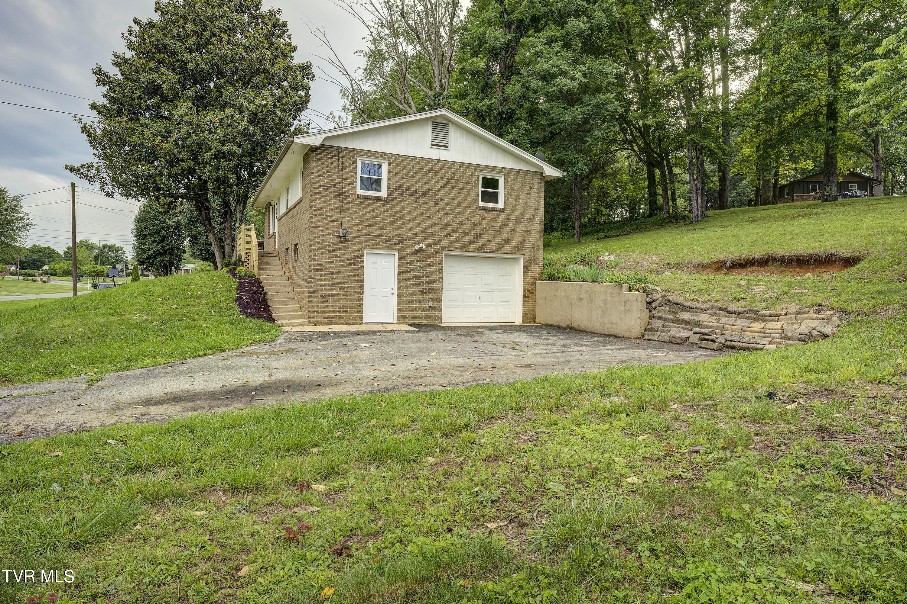333 Kings Road Piney Flats, TN 37686 - Photo 33 of 40 Level driveway/ 1 car DU garage