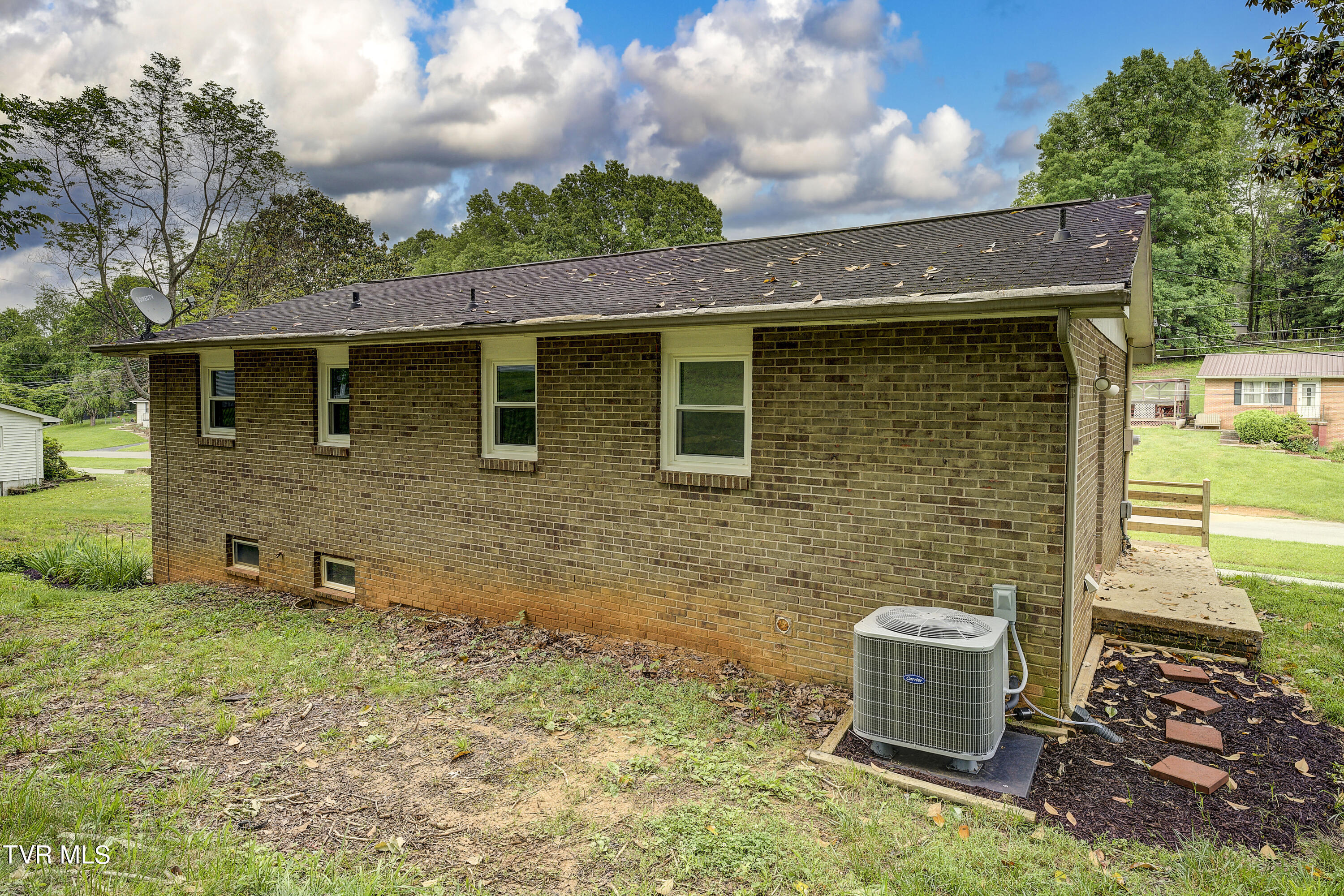 333 Kings Road Piney Flats, TN 37686 - Photo 36 of 40 Brand new HVAC