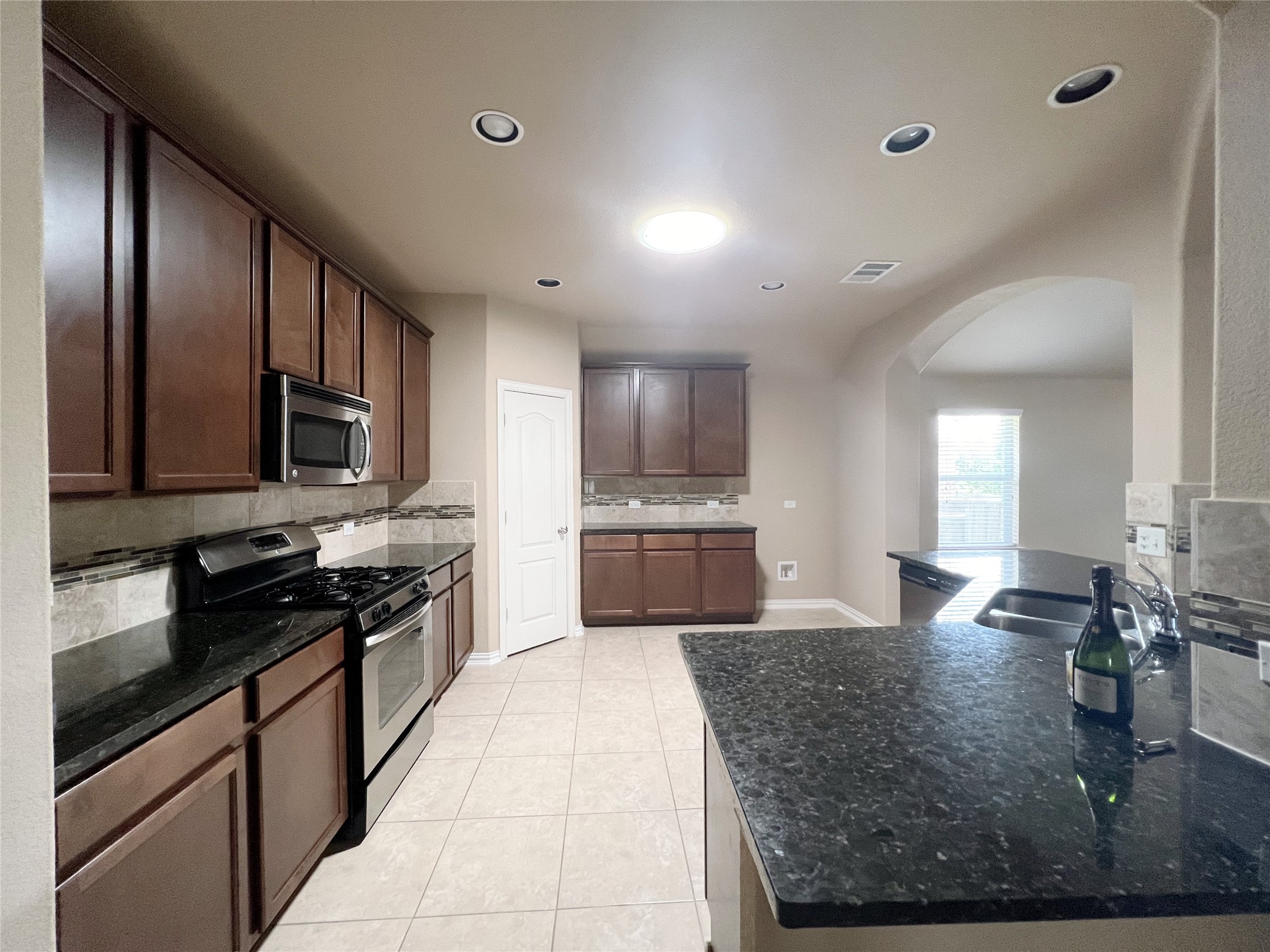 1817 Greyleaf Path Round Rock, TX 78665 - Photo 11 of 30 Gallery Image 11