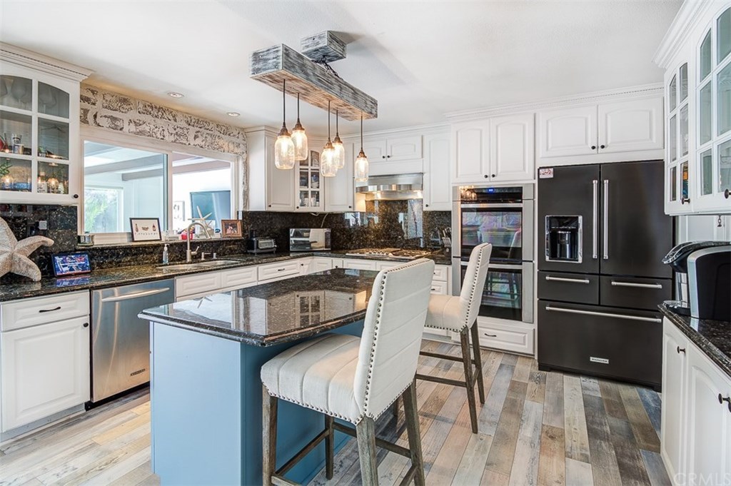 1784 Crestview Avenue Seal Beach, CA 90740 - Photo 13 of 47