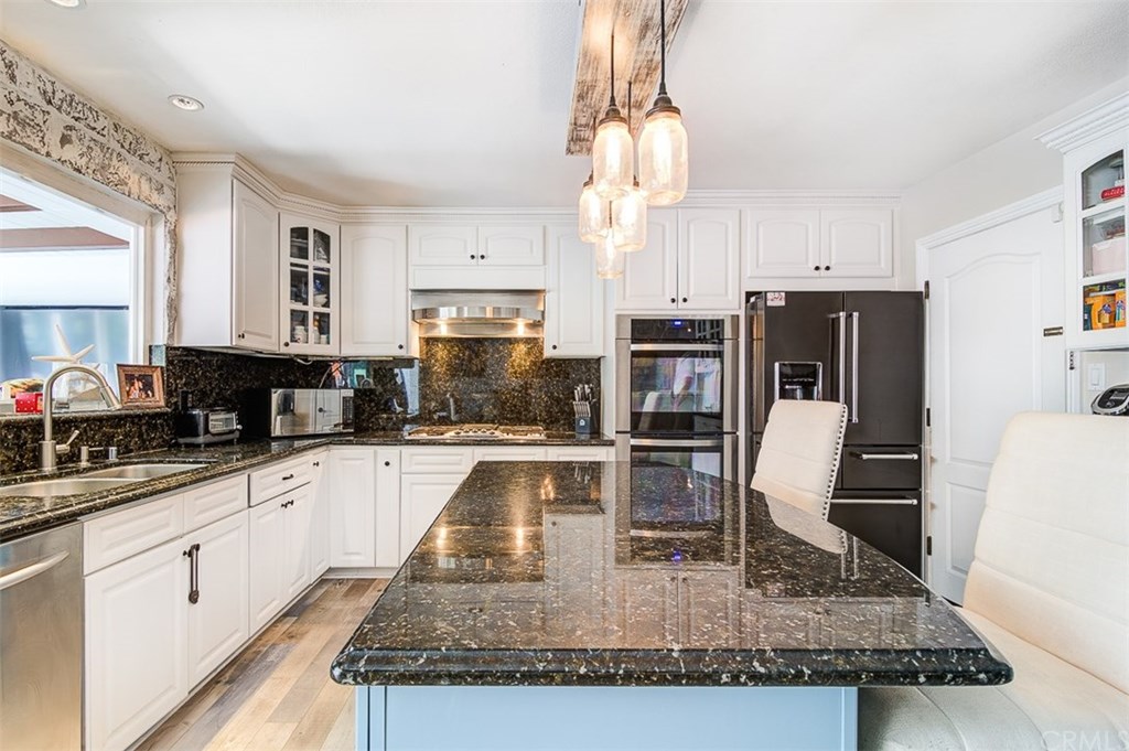 1784 Crestview Avenue Seal Beach, CA 90740 - Photo 15 of 47