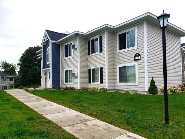 $593 | 1401 Crestview Drive, Petoskey, MI 49770