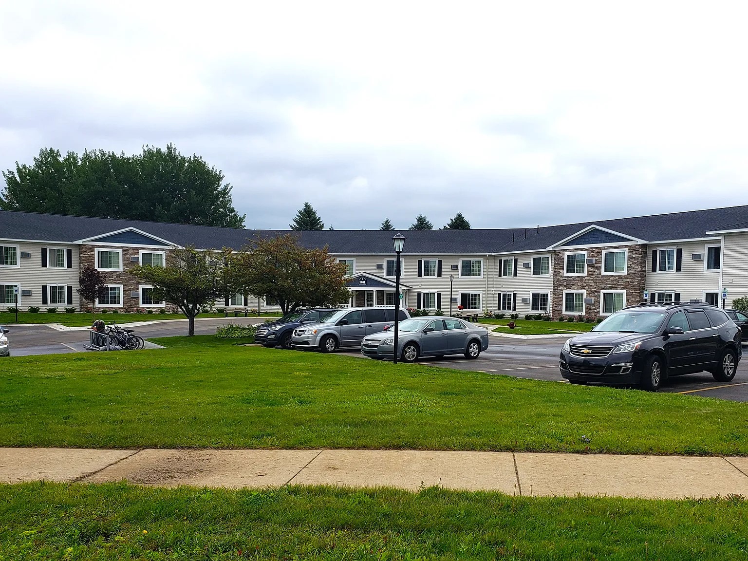 1401 Crestview Drive Petoskey, MI 49770 - Photo 5 of 9