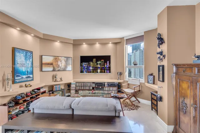 $1,635,000 | 808 Brickell Key Drive, Unit 1808, Miami, FL 33131