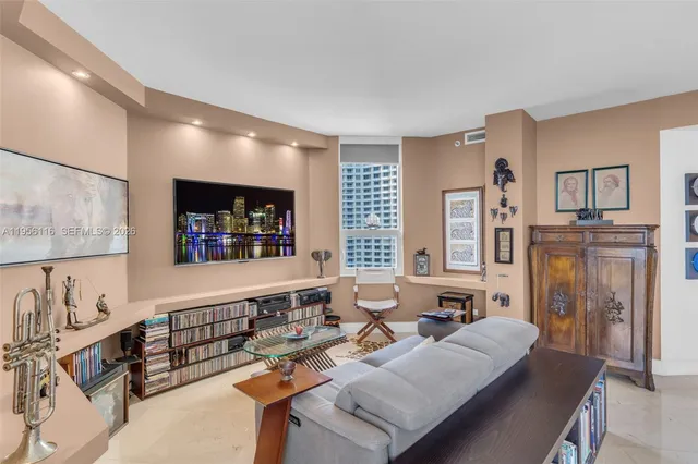 $1,635,000 | 808 Brickell Key Drive, Unit 1808, Miami, FL 33131