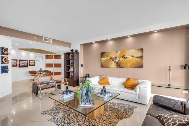 $1,635,000 | 808 Brickell Key Drive, Unit 1808, Miami, FL 33131