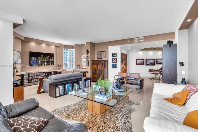 $1,635,000 | 808 Brickell Key Drive, Unit 1808, Miami, FL 33131