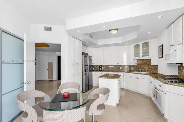 $1,635,000 | 808 Brickell Key Drive, Unit 1808, Miami, FL 33131