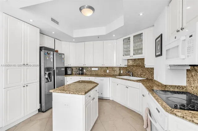 $1,635,000 | 808 Brickell Key Drive, Unit 1808, Miami, FL 33131