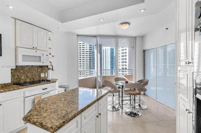 $1,635,000 | 808 Brickell Key Drive, Unit 1808, Miami, FL 33131