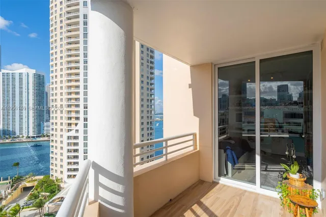 $1,635,000 | 808 Brickell Key Drive, Unit 1808, Miami, FL 33131
