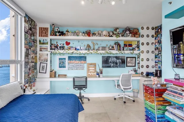 $1,635,000 | 808 Brickell Key Drive, Unit 1808, Miami, FL 33131