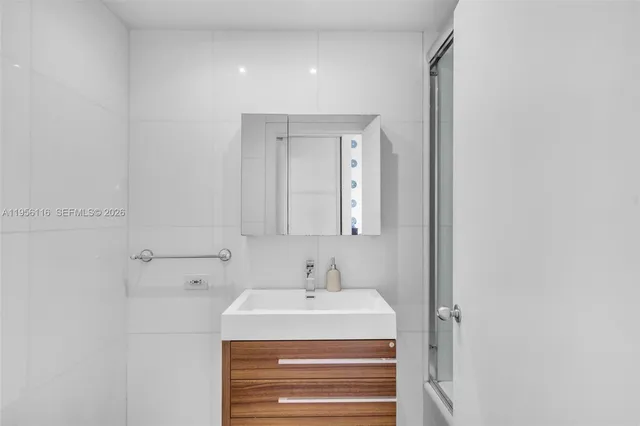 $1,635,000 | 808 Brickell Key Drive, Unit 1808, Miami, FL 33131