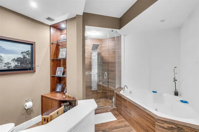 $1,635,000 | 808 Brickell Key Drive, Unit 1808, Miami, FL 33131