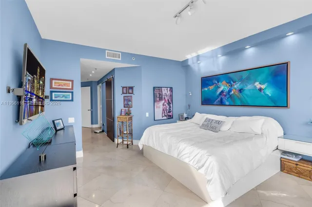 $1,635,000 | 808 Brickell Key Drive, Unit 1808, Miami, FL 33131