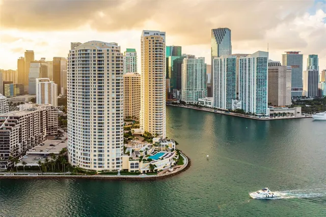 $1,635,000 | 808 Brickell Key Drive, Unit 1808, Miami, FL 33131