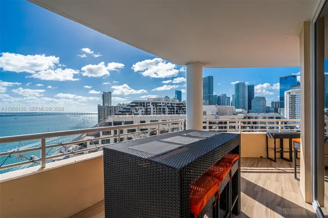 $1,635,000 | 808 Brickell Key Drive, Unit 1808, Miami, FL 33131