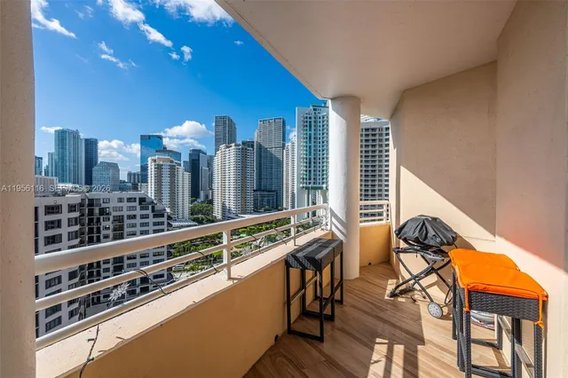 $1,635,000 | 808 Brickell Key Drive, Unit 1808, Miami, FL 33131