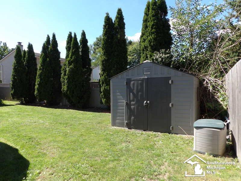 22128 Derby Road Woodhaven, MI 48183 - Photo 5 of 41