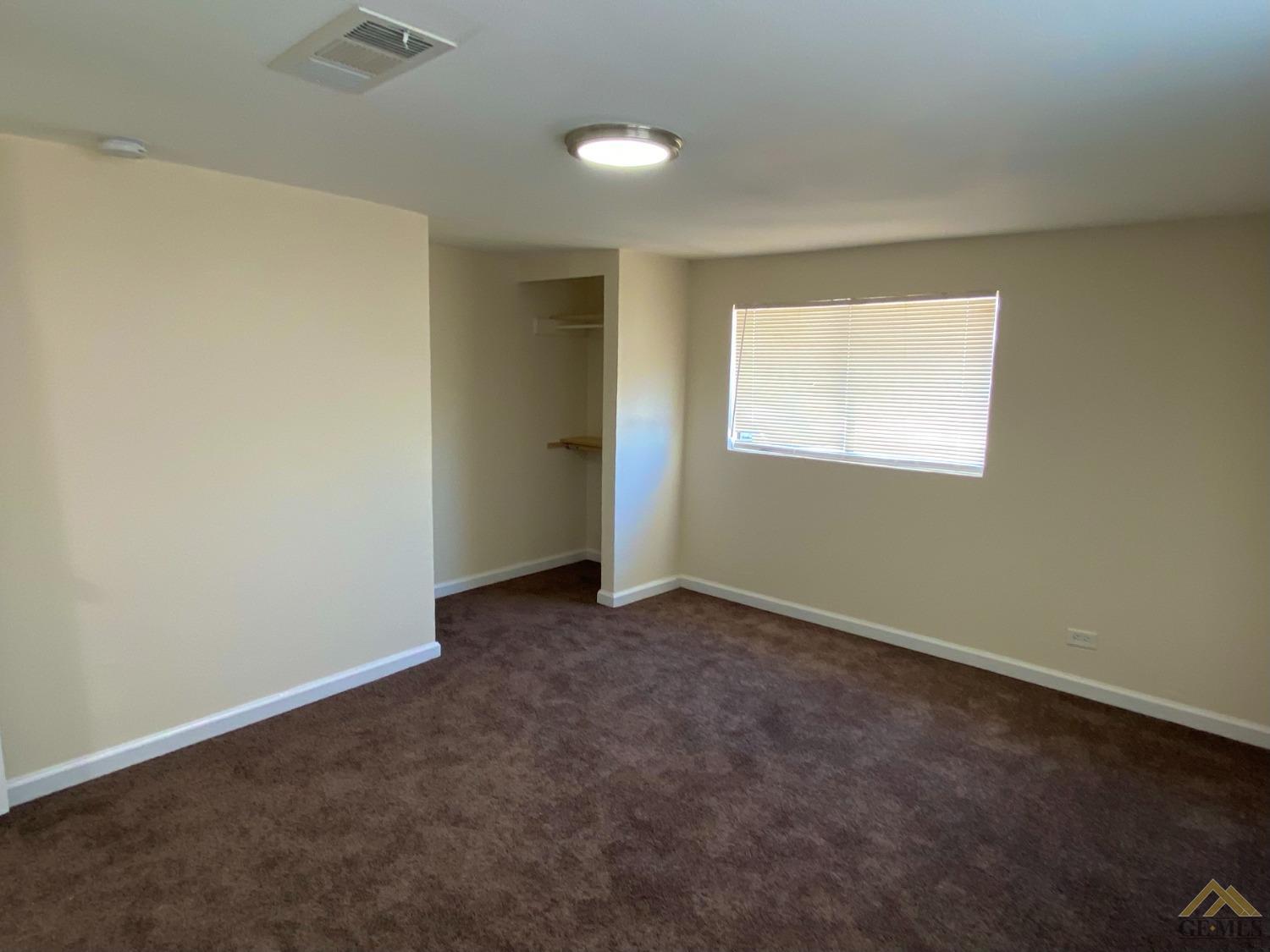 Undisclosed Address Taft, CA 93268 - Photo 20 of 22 an empty room with a window