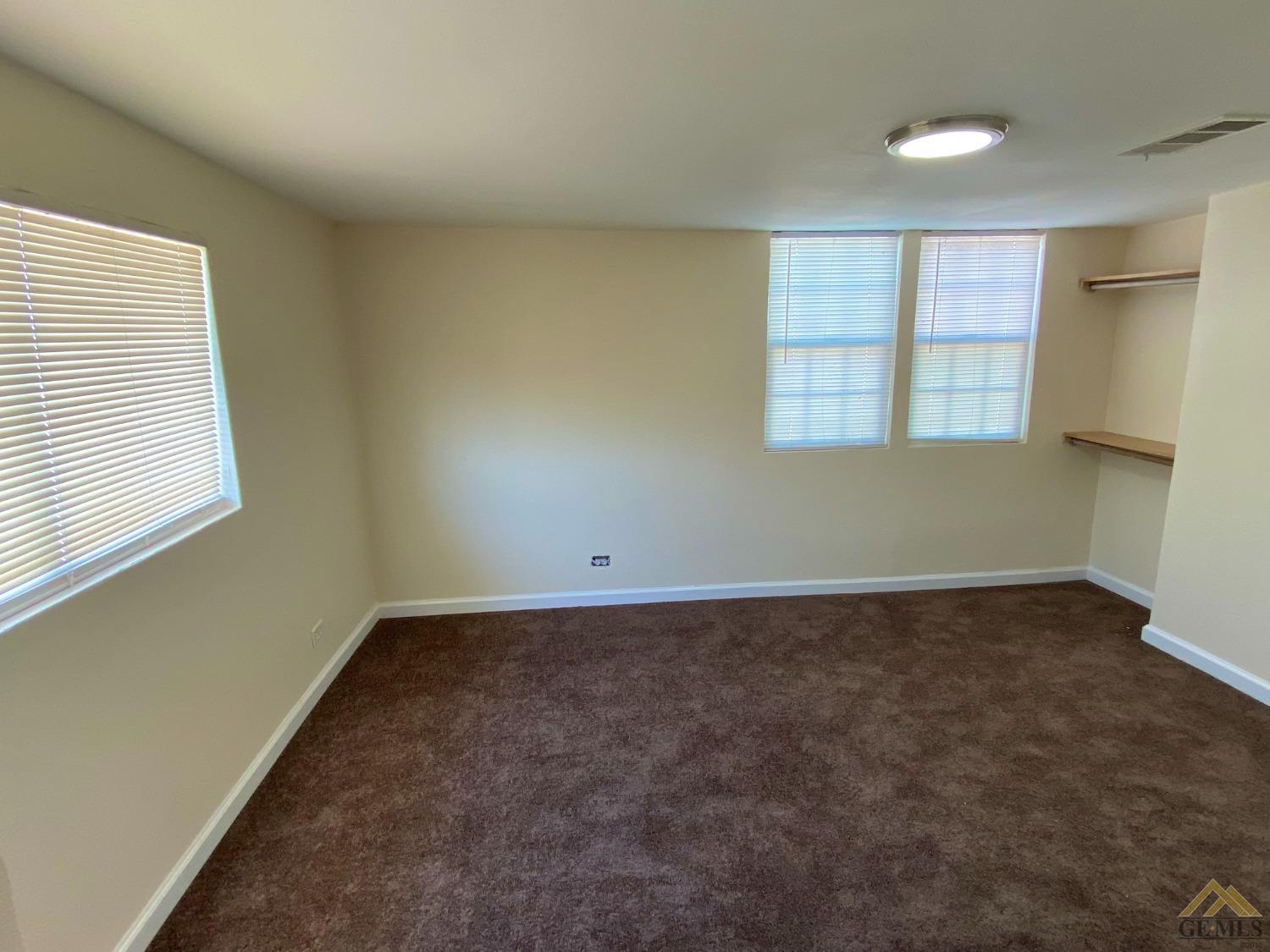 Undisclosed Address Taft, CA 93268 - Photo 21 of 22 an empty room with windows