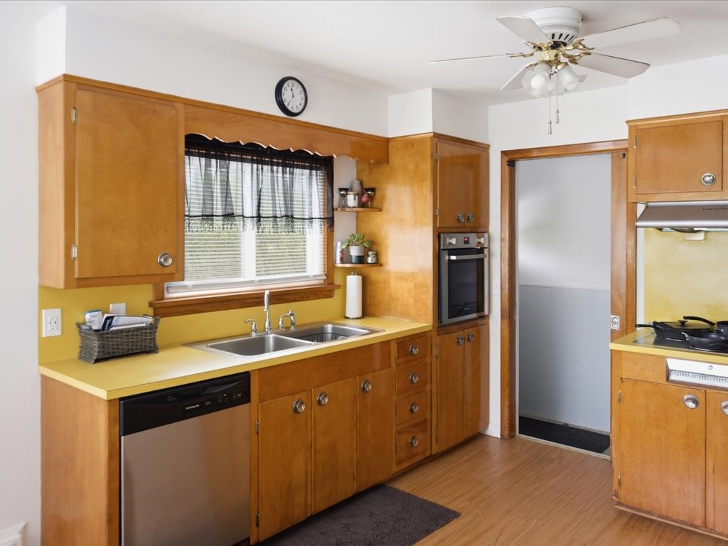 5 Benjamin Street Westerly, RI 02891 - Photo 4 of 30