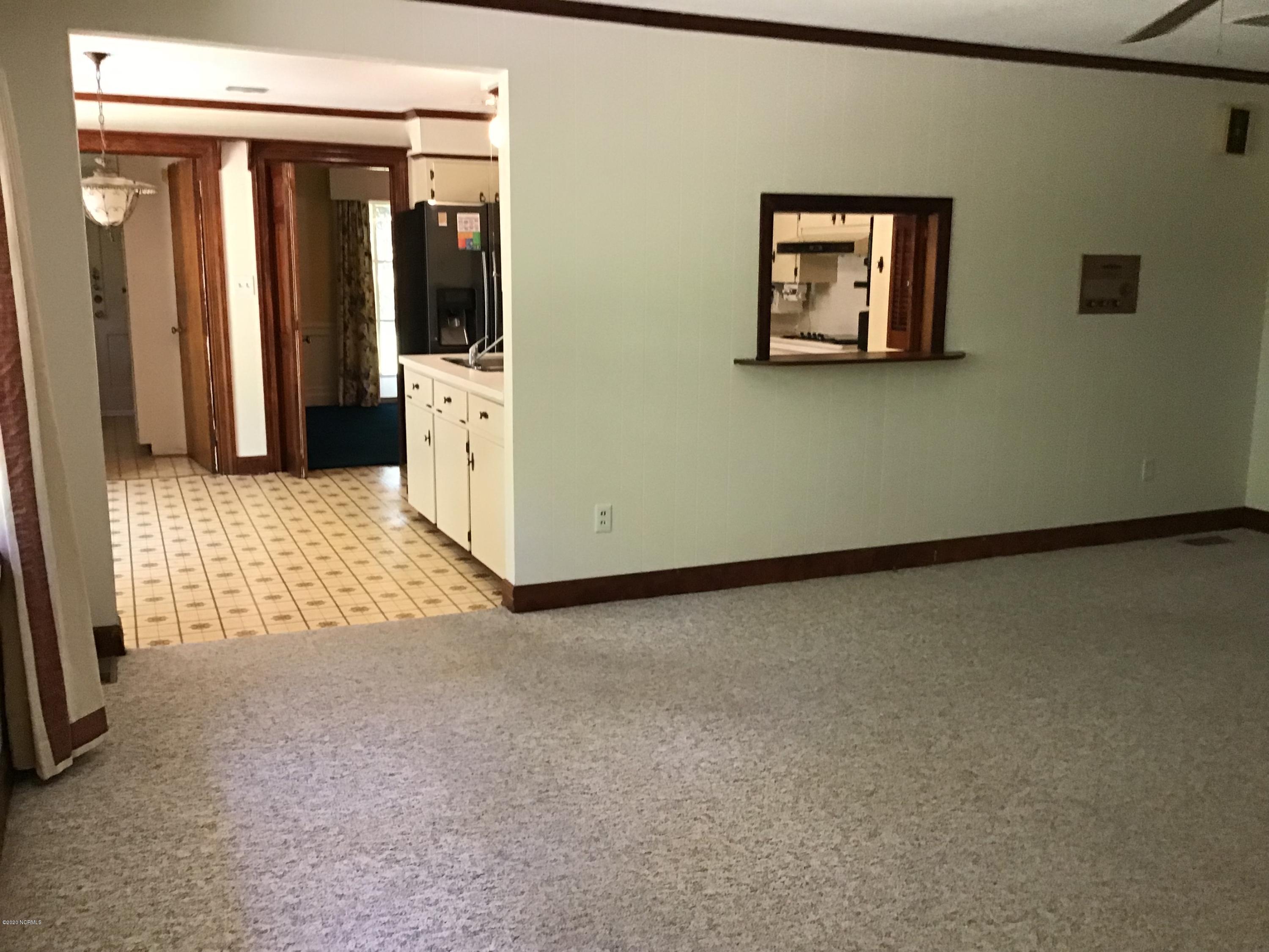 401 Pineview Road Clinton, NC 28328 - Photo 6 of 25 Family Room