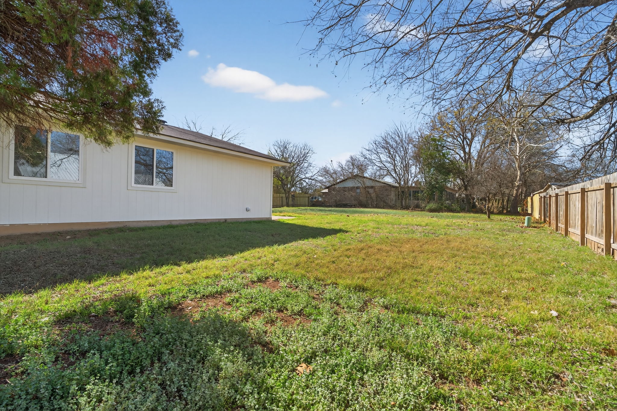 8400 Seminary Ridge Drive Austin, TX 78745 - Photo 31 of 37 View of fenced backyard