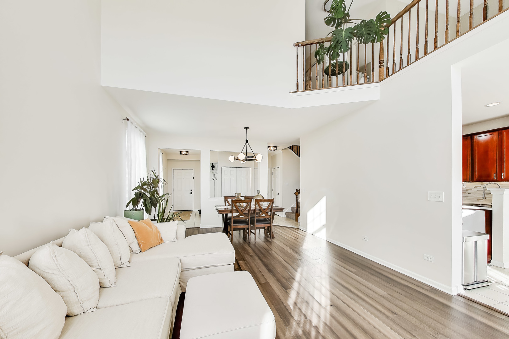 662 Elizabeth Court Romeoville, IL 60446 - Photo 3 of 26 Gallery Image 3